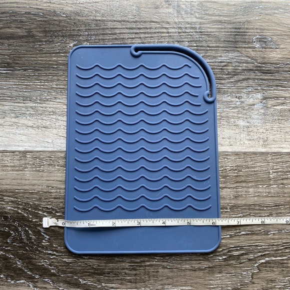 3/$20 Silicone Heat Protector Mat for Curling Flat Iron Great for Travel - Picture 2 of 5